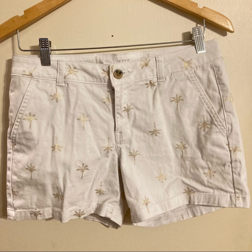 Gold metallic palm tree print white chino shorts